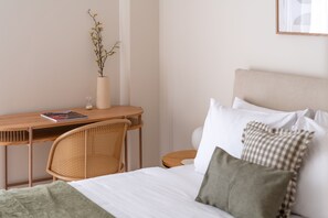 1 habitación, escritorio, tabla de planchar con plancha y wifi gratis