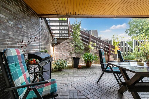 Apartment 'Hennings' mit privater Terrasse, Gemeinschaftsgarten und WLAN