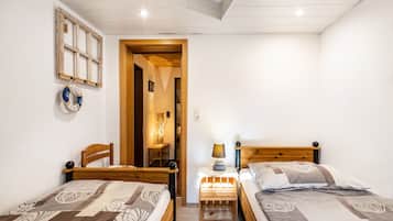 3 bedrooms, iron/ironing board, free WiFi, bed sheets