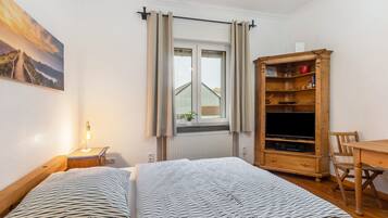 1 bedroom, free WiFi, bed sheets