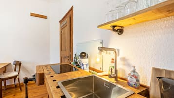 Refrigerador, placa de cocina, cafetera/tetera, tetera/pava eléctrica