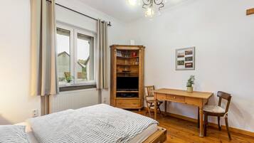 1 bedroom, free WiFi, bed sheets