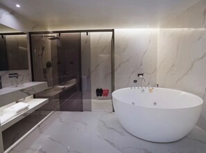 Suite Deluxe, vue ville | Bureau, espace de travail pour ordinateur portable, Wi-Fi gratuit