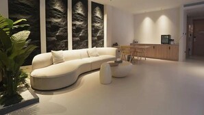 Luxury Suite, City View