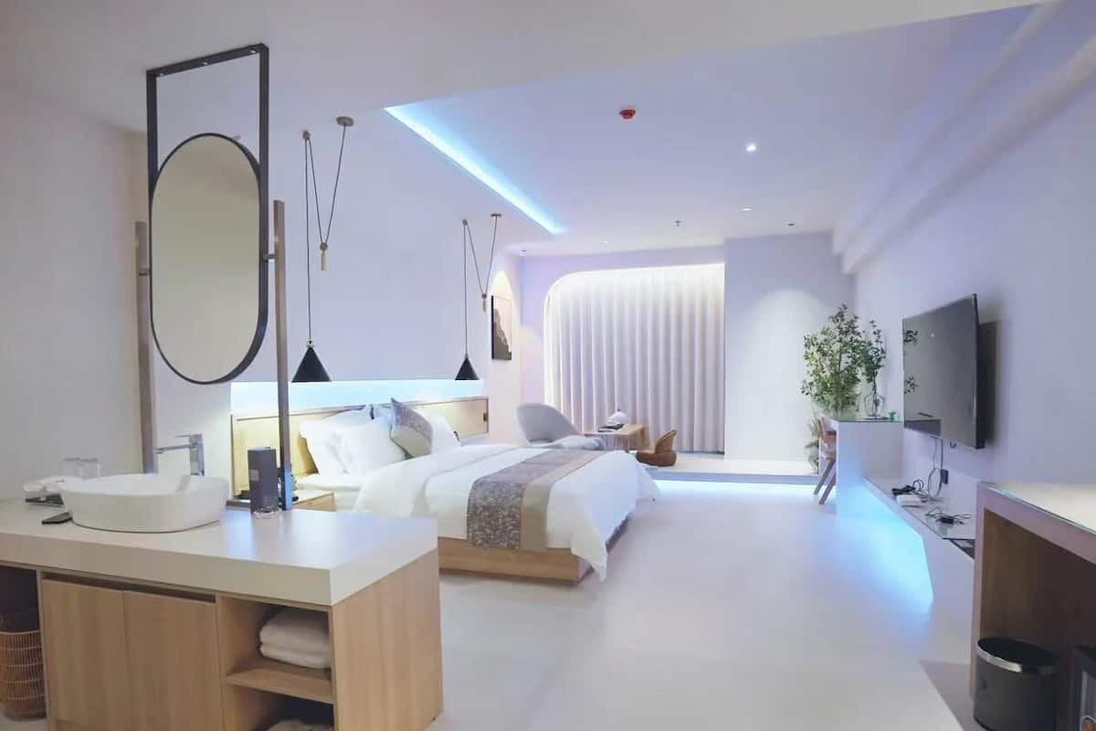 Superior Double Room, City View | 1 bedroom, desk, laptop workspace, free WiFi