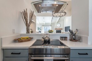 Fridge, microwave, oven, stovetop - Tahoe Dreamin’ by AvantStay | Central Location (Incline Village)