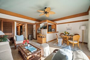 Smart TV, books - NEWLY Updated Kiahuna 1BR - AC + Pool (Koloa)