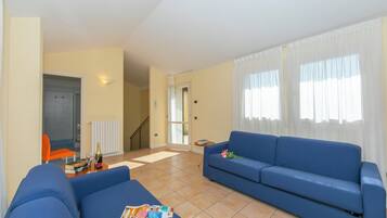 Een televisie en een dvd-speler