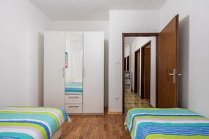 2 habitaciones, tabla de planchar con plancha y wifi gratis 