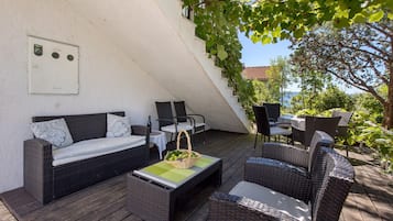 Familiehus - flere soveværelser - 2 badeværelser - ved bjerg (House Rose With Private Pool And) | Terrasse/gårdhave