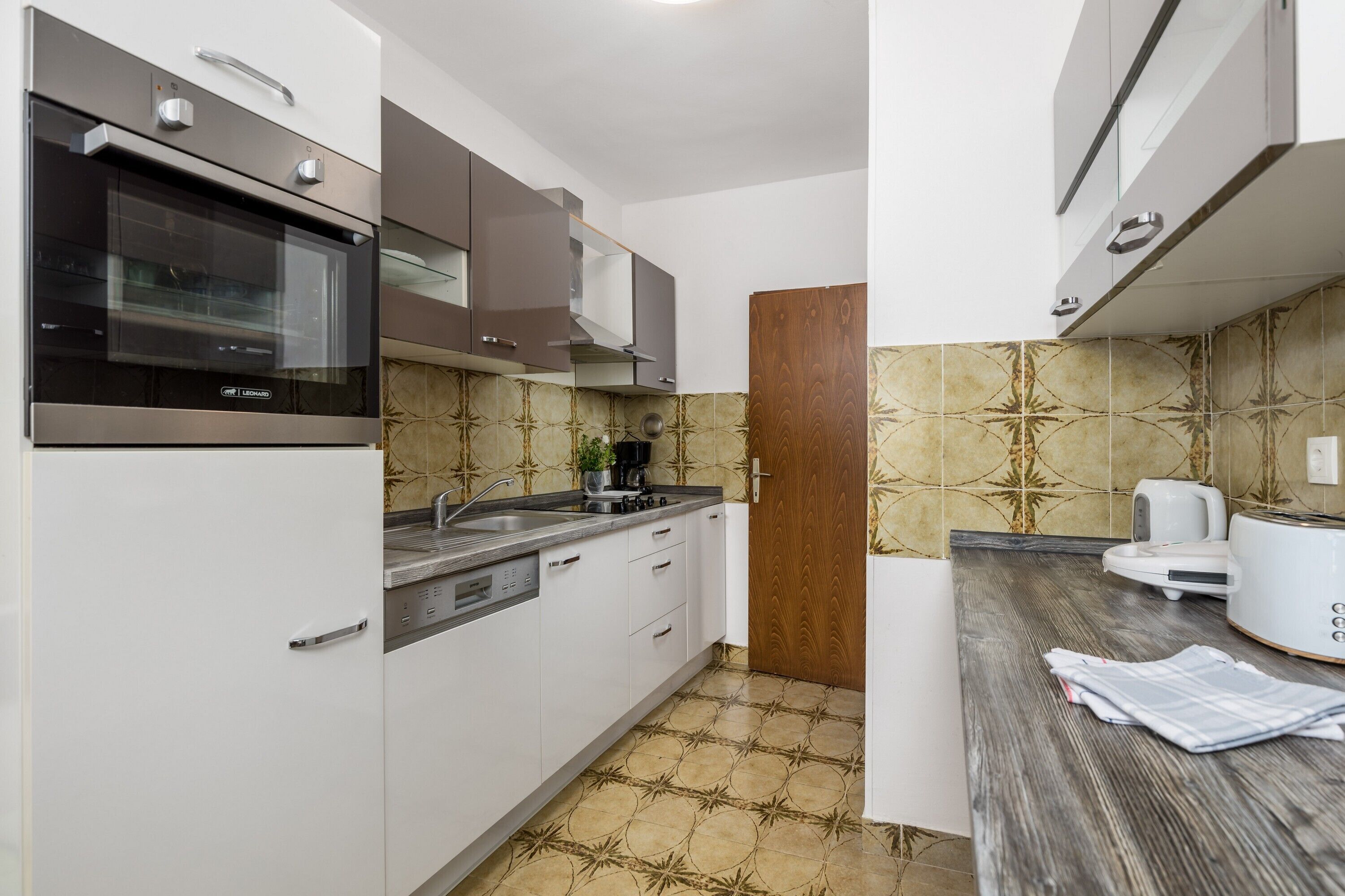 Tủ lạnh, lò vi sóng, lò nướng, bếp nấu 