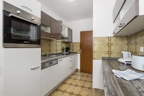 Family House, 2 Bedrooms, 2 Bathrooms, Mountainside (House Rose With Private Pool And) | Private kitchen - House Rose With Private Pool And Garden (Krk)