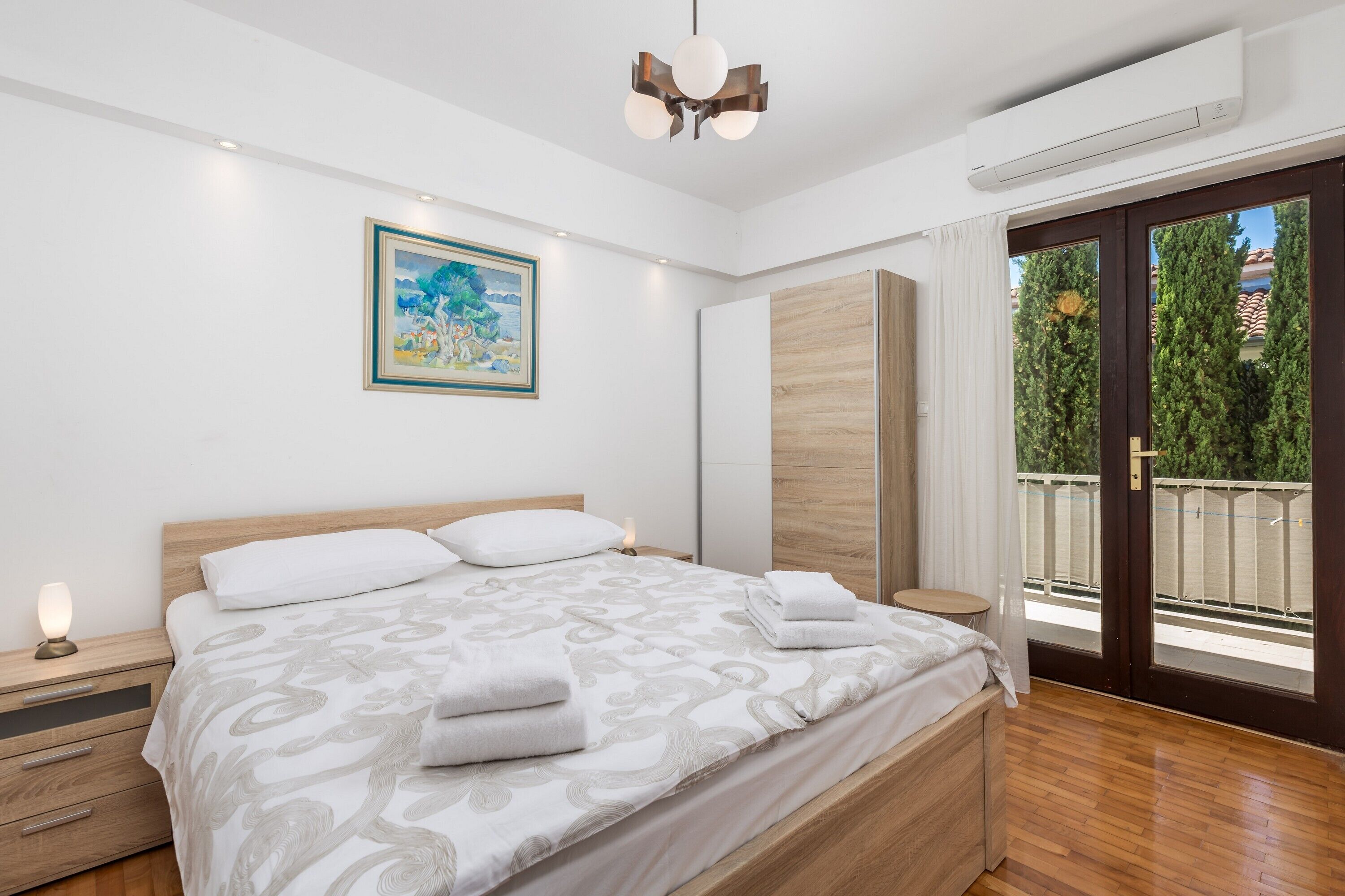 Family House, Multiple Bedrooms, 2 Bathrooms, Mountainside (House Rose With Private Pool And)