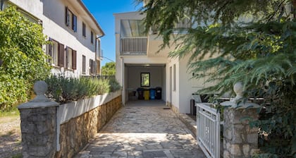 House Rose With Private Pool And Garden