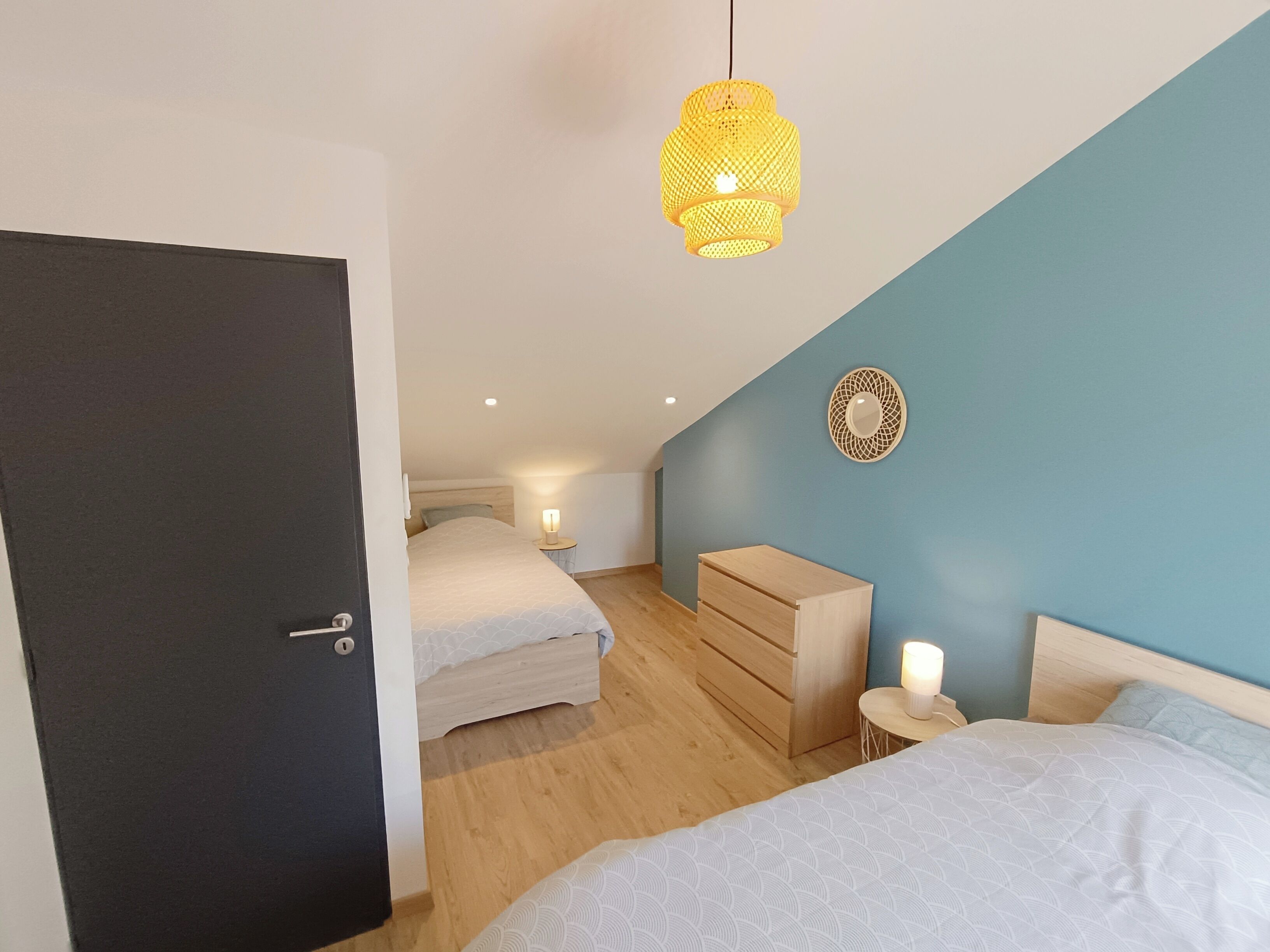 2 slaapkamers, een bureau, reisbedje, wifi