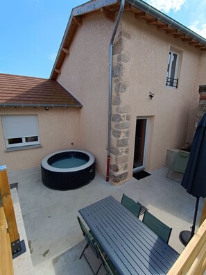 Outdoor dining - Comme à la Maison ! Location Saisonnière (Matour)