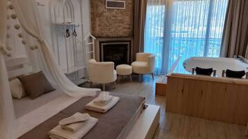 Deluxe Double Room, Private Bathroom, River View | Laptop workspace, free WiFi