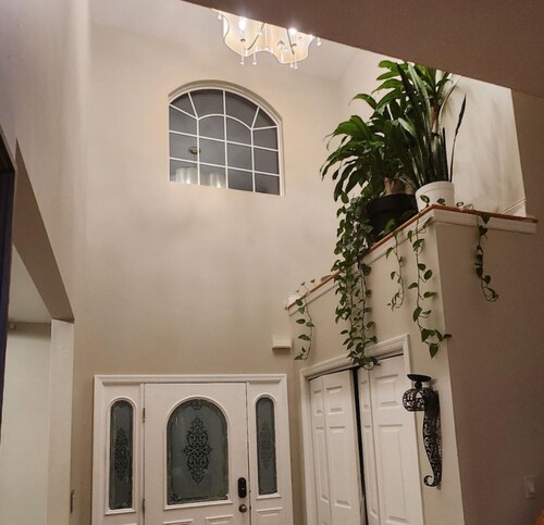 Spacious 4BR house Ronkonkoma, NY.  Central AC, WiFi...heated  pool, many extras