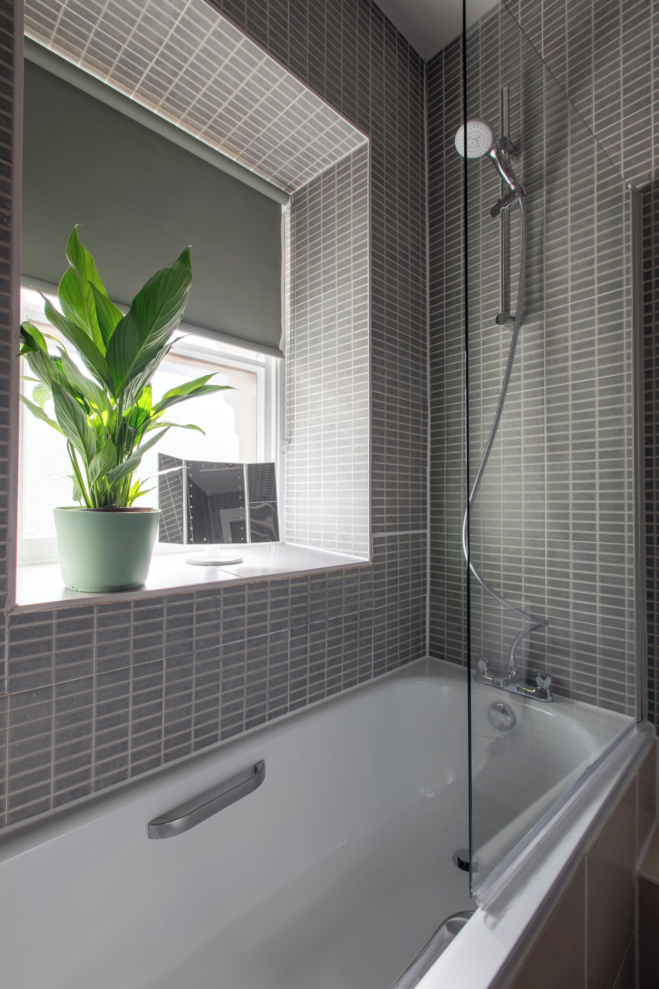 Separate tub and shower, free toiletries, hair dryer, towels