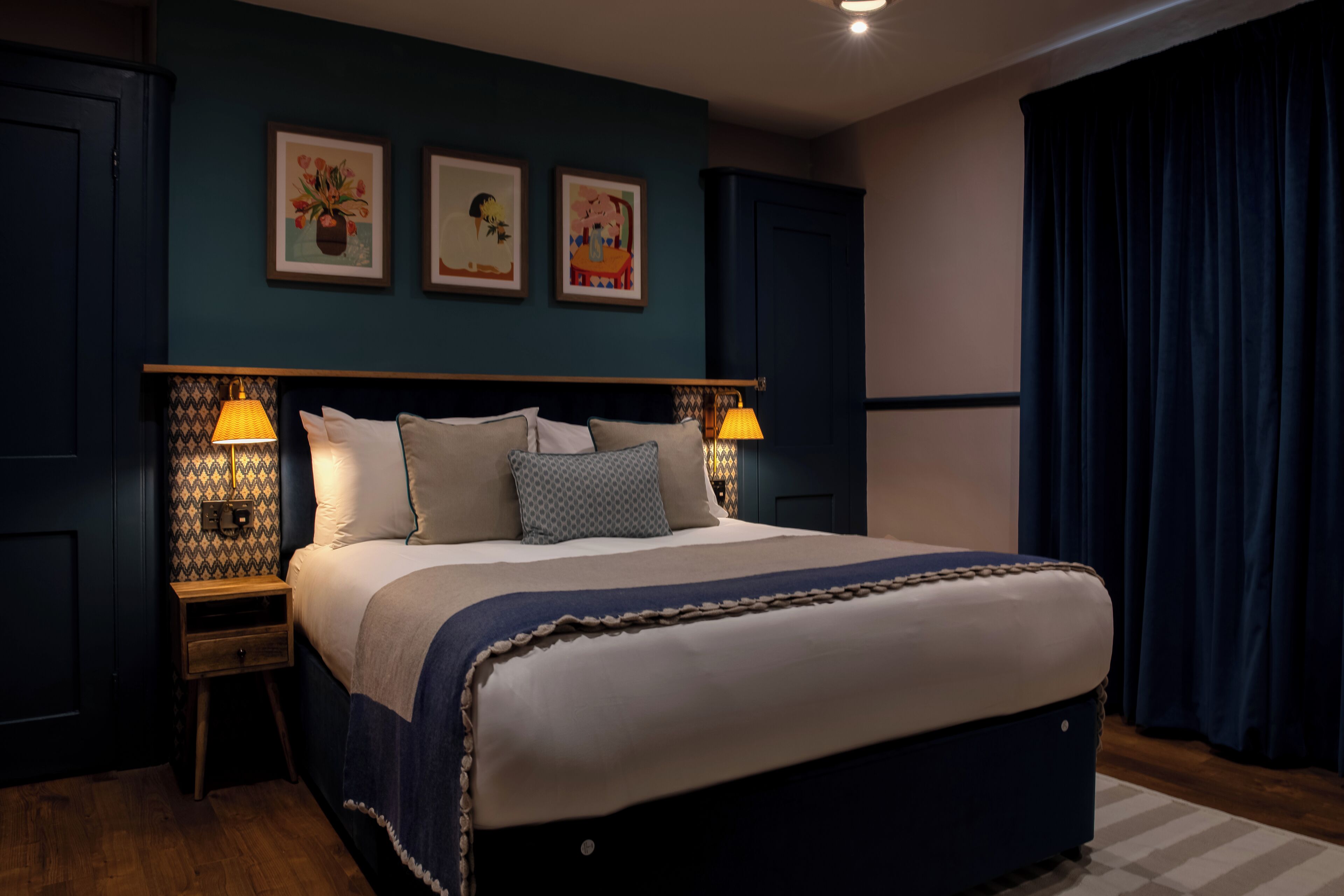 2 bedrooms, desk, laptop workspace, blackout curtains