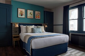 2 bedrooms, desk, laptop workspace, blackout drapes - Round House Apartments (London)