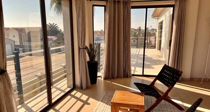 Spacious 6-bedroom house, full equipped, in wonderful Swakopmund with WiFi