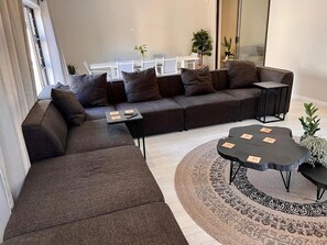 Smart TV, fireplace, computer monitors, printers