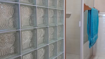 Double Deluxe Spa Room | Soundproofing, iron/ironing board, free WiFi, wheelchair access