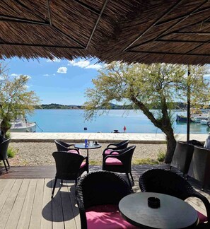 屋外ダイニングエリア