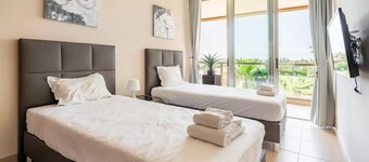 Luxury 3BR 7 pools Beach 200 m