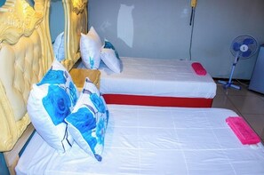 7 Schlafzimmer, Bügeleisen/Bügelbrett, WLAN, Bettwäsche