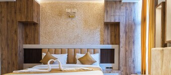 HOTEL KESHARI PALACE