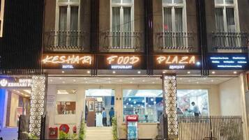 Façade de lâhĂ©bergement - soirĂ©e/nuit