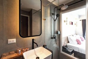 Room - Nimano Suites (Chiang Mai)