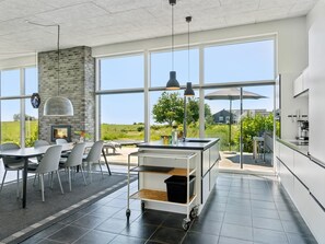 Kühlschrank, Mikrowelle, Ofen, Geschirrspüler