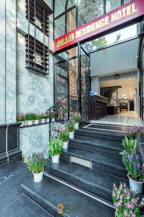 Exterior detail - 22land 71 Hang Bong Hotel (Hanoi)
