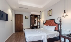 A hotel room with a bed, bedside table, and a TV mounted on the wall. - 22land 71 Hang Bong Hotel (Hanoi)