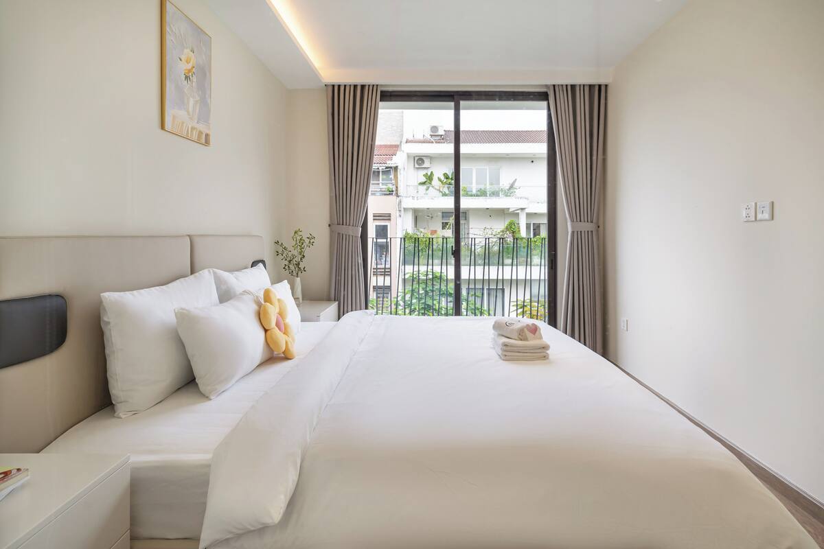 Premier One-bedroom Suite Balcony - Street View | วิวจากห้องพัก