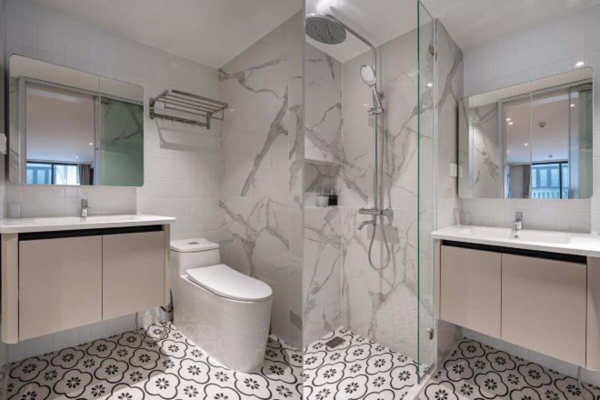 Baño | Artículos de higiene personal gratuitos, secador de pelo, bidé y toallas