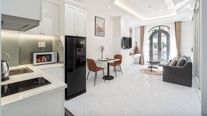 Premier Suite Balcony - Street View | Private kitchen | Fridge, paper towels - The Royal Vista - Phu My Hung (Ho Chi Minh City)