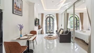 Premier Suite Balcony - Street View | View from room