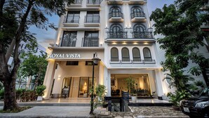 A multi-story building with balconies and a sign reading "ROYAL VISTA". - The Royal Vista - Phu My Hung (Ho Chi Minh City)