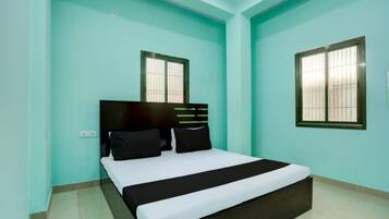 Free WiFi, bed sheets