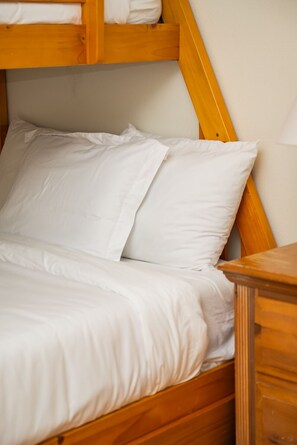 2 bedrooms, desk, iron/ironing board, free WiFi - Beachside Bliss: Cozy Condo Escape Awaiting You! (Indian Rocks Beach)