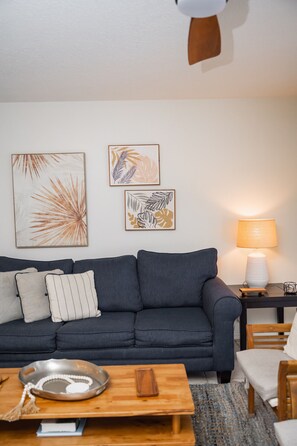 Smart TV - Beachside Bliss: Cozy Condo Escape Awaiting You! (Indian Rocks Beach)
