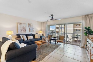 Smart TV - Beachside Bliss: Cozy Condo Escape Awaiting You! (Indian Rocks Beach)