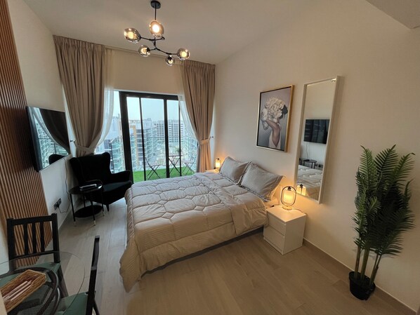 1 dormitorio, tabla de planchar con plancha, wifi y ropa de cama