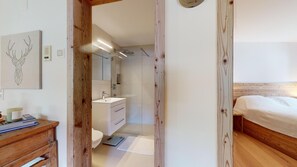 1 bedroom, iron/ironing board, internet, bed sheets - Beautiful, stylishly furnished 2-room flat on the 1st floor, in a quiet and cent (Sils/Segl Maria)