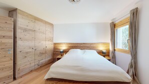 1 bedroom, iron/ironing board, Internet, bed sheets - Beautiful, stylishly furnished 2-room flat on the 1st floor, in a quiet and cent (Sils/Segl Maria)