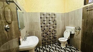 Standard Room Triple Beds | Salle de bain